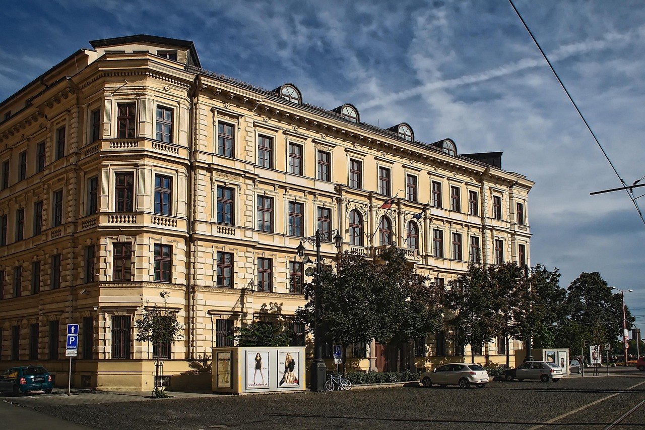 bratislava-2544040_1280 logo Sentinum